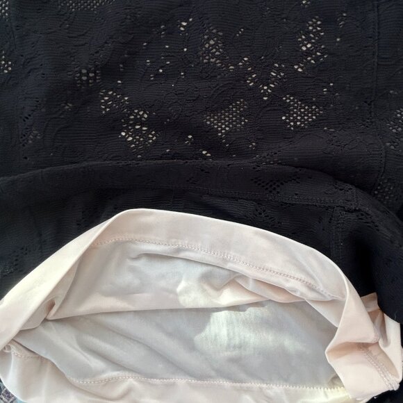 Armani Exchange Black Lace Stretch Mini Skirt • Medium M - Picture 6 of 6